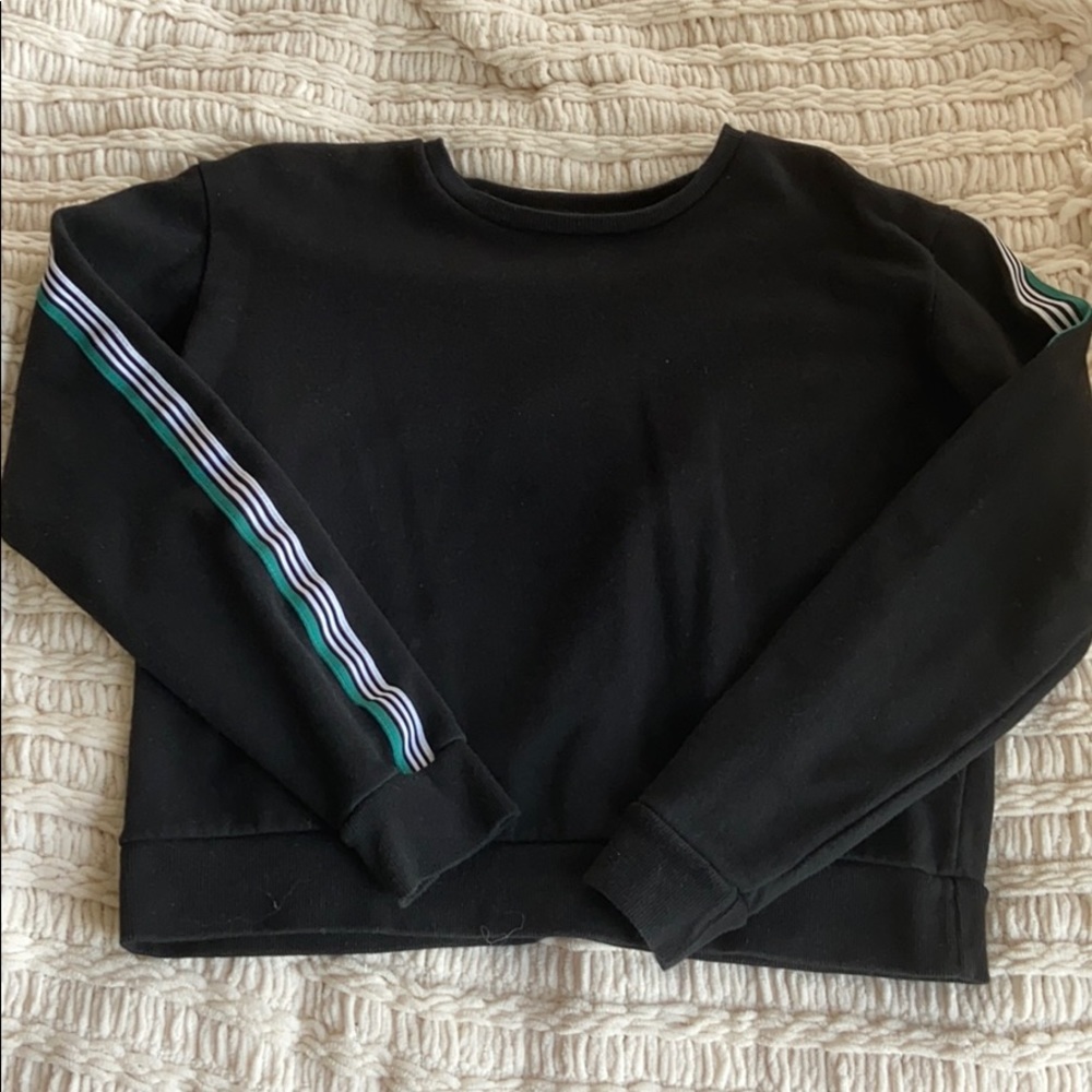 Black striped crewneck